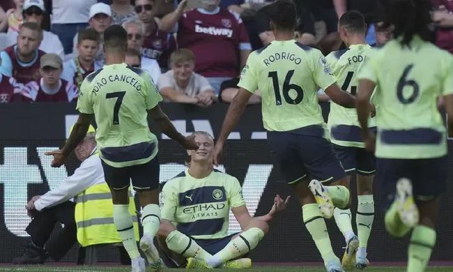 建队基石！武磊、颜骏凌等7人随海港四夺中超冠军（四冠功臣！武磊、颜骏凌等七将随海港四度称王中超）