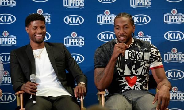 英超官方晒近两年圣诞积分榜：利物浦和阿森纳同分领跑（英超官方公布近两年圣诞积分榜：利物浦与阿森纳并列榜首）