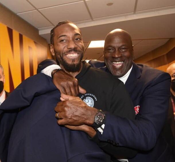 谈勇士追梦为何沮丧，美记分析：他必须每晚硬扛中锋...（美媒解析勇士追梦郁闷之因：每晚都要硬扛中锋）