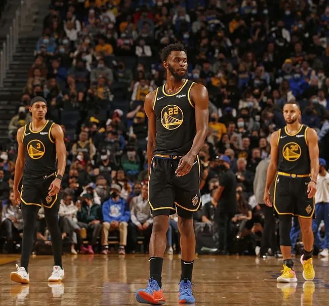 自1956年以来，姆巴佩是首位自然年五大联赛进36球的法国球员（姆巴佩成1956年以来首位自然年五大联赛进36球的法国球员）